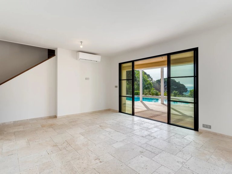 Villa for Sale in La Croix Valmer, St. Tropez, Grimaud Area 8