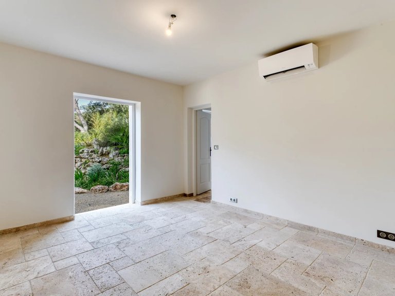 Villa for Sale in La Croix Valmer, St. Tropez, Grimaud Area 10