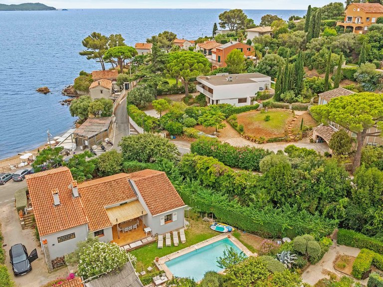 Villa for Sale in Carqueiranne, Provence Coast (cassis To Cavalaire) 2