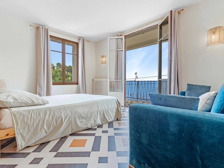 Villa for Sale in Carqueiranne, Provence Coast (cassis To Cavalaire) 7
