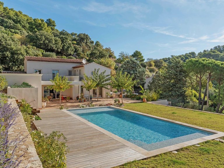 Villa for Sale in Carqueiranne, Provence Coast (cassis To Cavalaire) 2