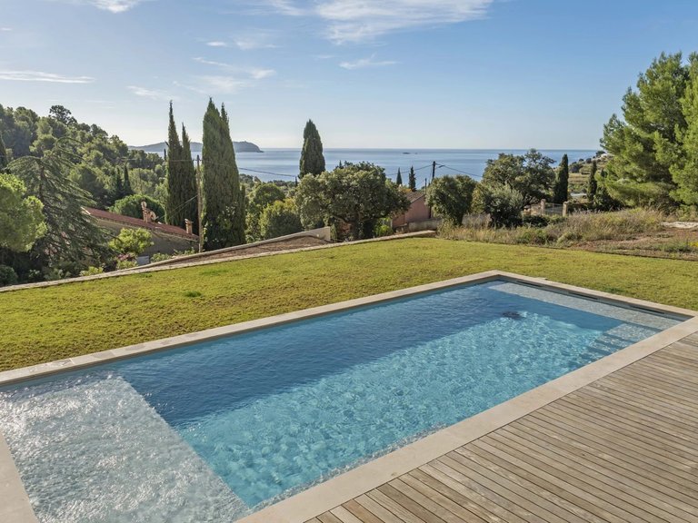 Villa for Sale in Carqueiranne, Provence Coast (cassis To Cavalaire) 15