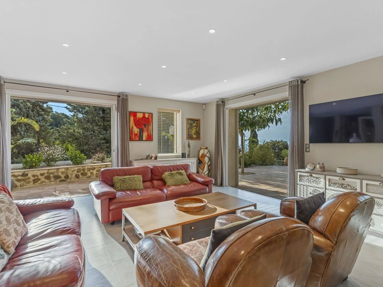 Villa for Sale in Carqueiranne, Provence Coast (cassis To Cavalaire) 5
