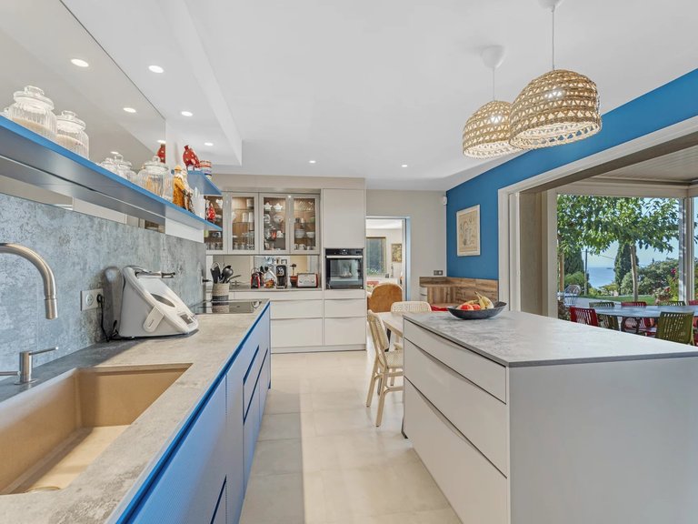 Villa for Sale in Carqueiranne, Provence Coast (cassis To Cavalaire) 7