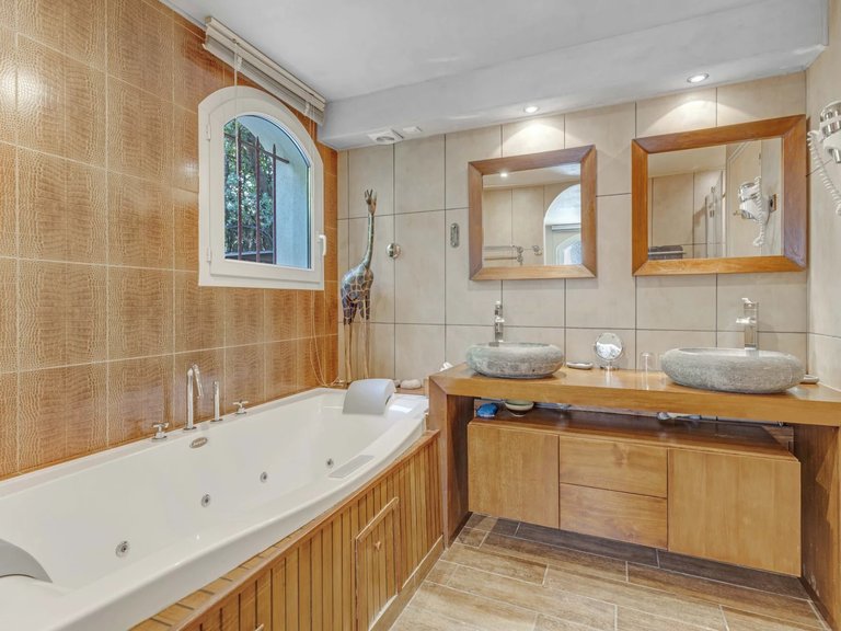 Villa for Sale in Carqueiranne, Provence Coast (cassis To Cavalaire) 13