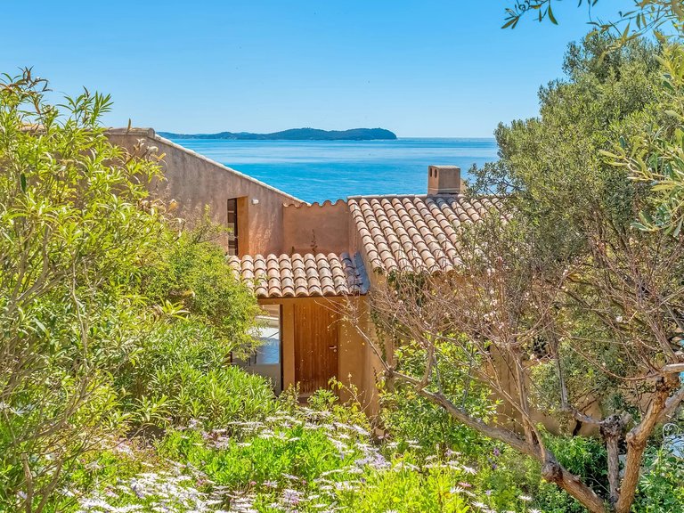 Villa for Sale in Carqueiranne, Provence Coast (cassis To Cavalaire) 1