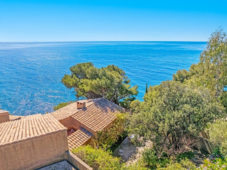 Villa for Sale in Carqueiranne, Provence Coast (cassis To Cavalaire) 2