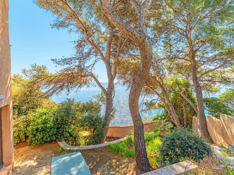 Villa for Sale in Carqueiranne, Provence Coast (cassis To Cavalaire) 12