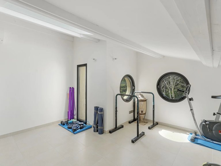 Villa for Sale in Carqueiranne, Provence Coast (cassis To Cavalaire) 11