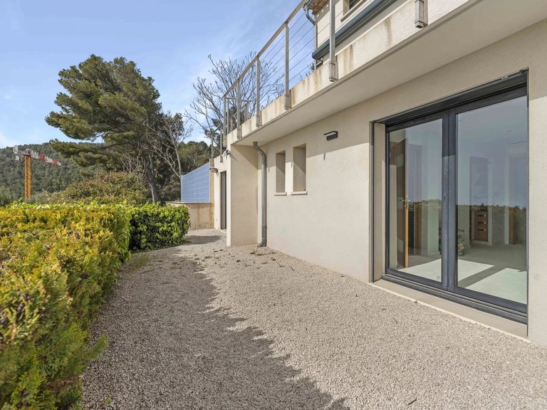 Villa for Sale in Carqueiranne, Provence Coast (cassis To Cavalaire) 14