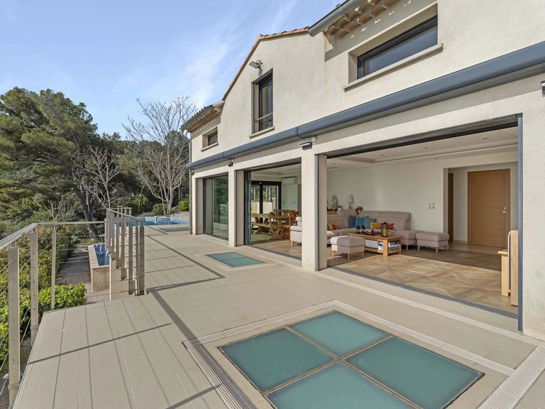 Villa for Sale in Carqueiranne, Provence Coast (cassis To Cavalaire) 2