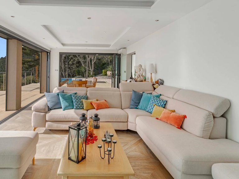 Villa for Sale in Carqueiranne, Provence Coast (cassis To Cavalaire) 3