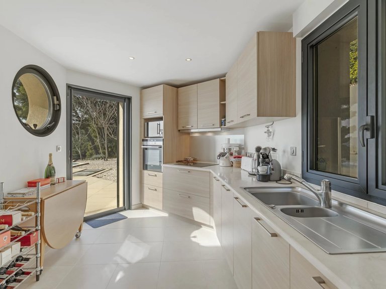 Villa for Sale in Carqueiranne, Provence Coast (cassis To Cavalaire) 5