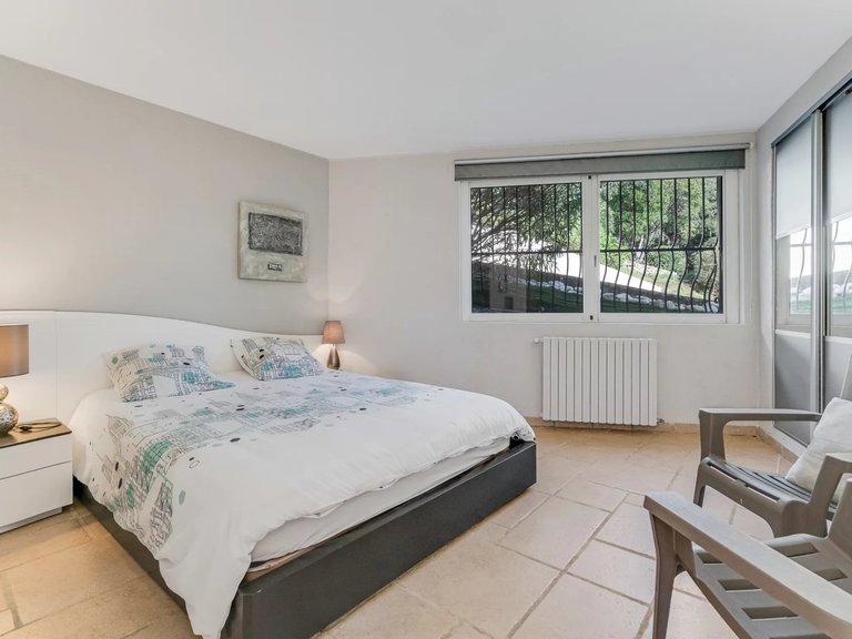 Villa for Sale in Cavalaire Sur Mer, Provence Coast (cassis To Cavalaire) 11