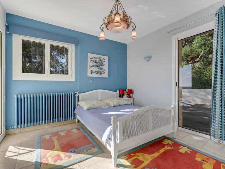 Villa for Sale in Cavalaire Sur Mer, Provence Coast (cassis To Cavalaire) 13