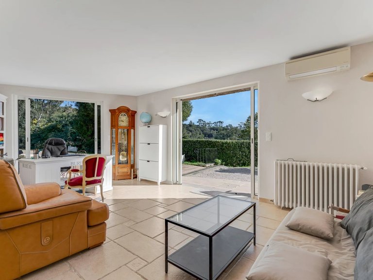 Villa for Sale in Cavalaire Sur Mer, Provence Coast (cassis To Cavalaire) 14