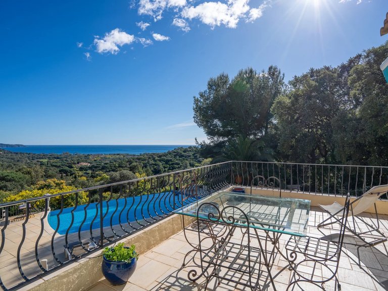 Villa for Sale in Cavalaire Sur Mer, Provence Coast (cassis To Cavalaire) 17