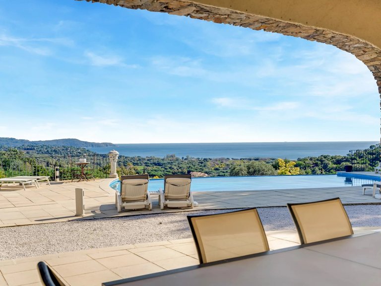 Villa for Sale in Cavalaire Sur Mer, Provence Coast (cassis To Cavalaire) 5
