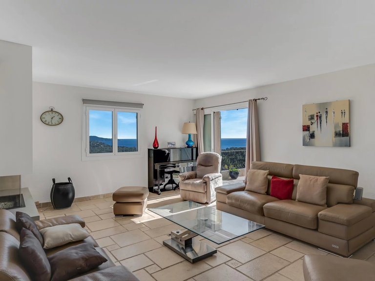 Villa for Sale in Cavalaire Sur Mer, Provence Coast (cassis To Cavalaire) 7