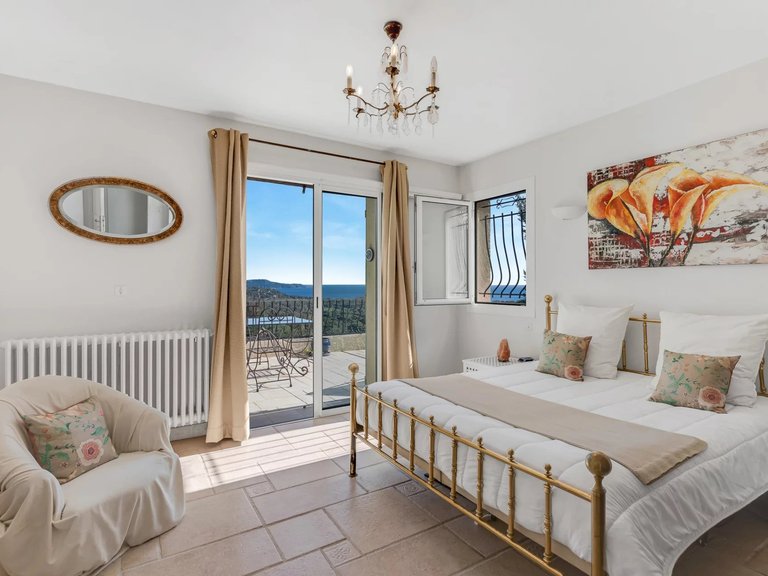 Villa for Sale in Cavalaire Sur Mer, Provence Coast (cassis To Cavalaire) 10