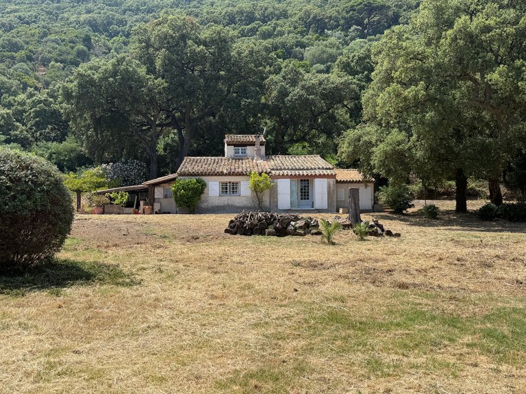 Villa for Sale in Cavalaire Sur Mer, Provence Coast (cassis To Cavalaire) 9