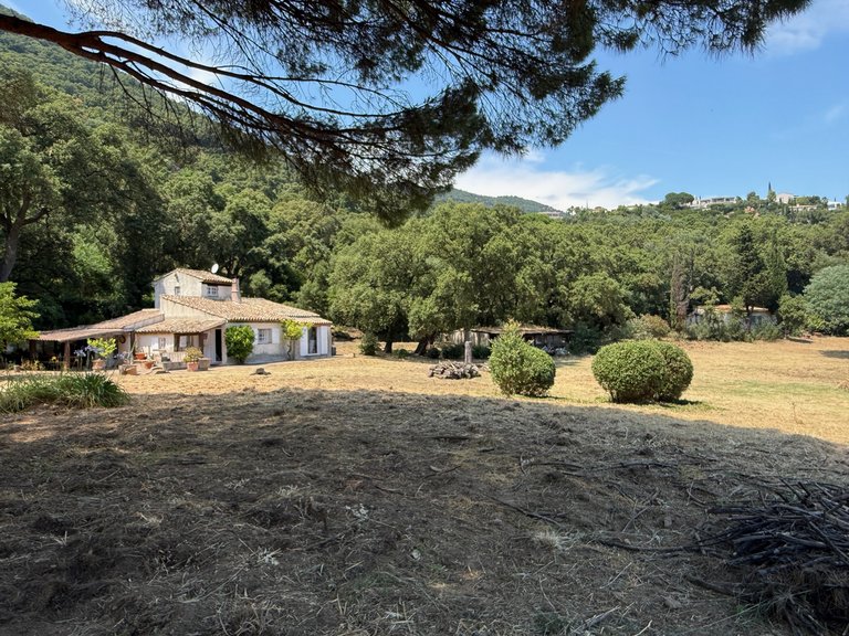 Villa for Sale in Cavalaire Sur Mer, Provence Coast (cassis To Cavalaire) 11