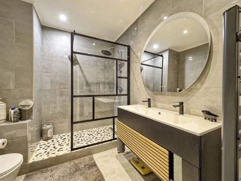 Apartment for Sale in Cannes, Cannes Area 12