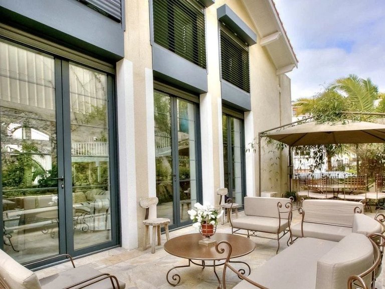 Villa for Sale in Cannes, Cannes Area 1