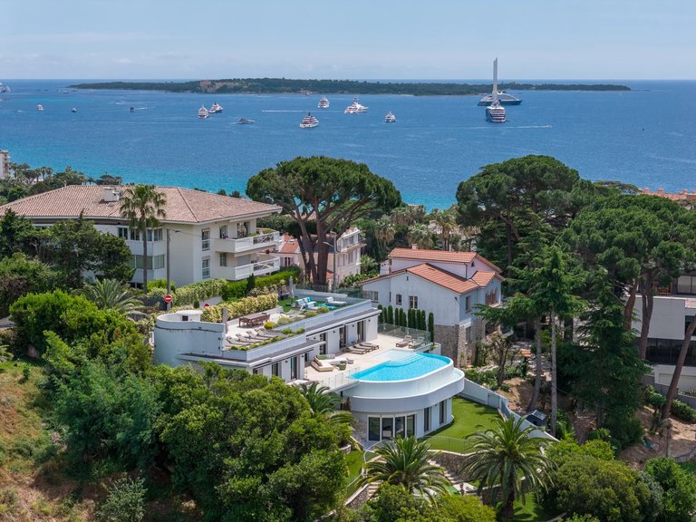 Villa for Sale in Cannes, Cannes Area 3