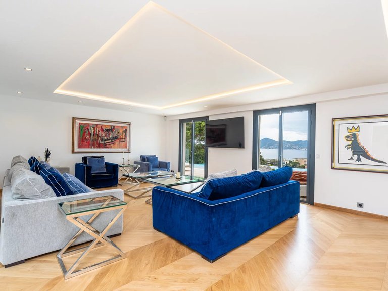 Villa for Sale in Cannes, Cannes Area 8