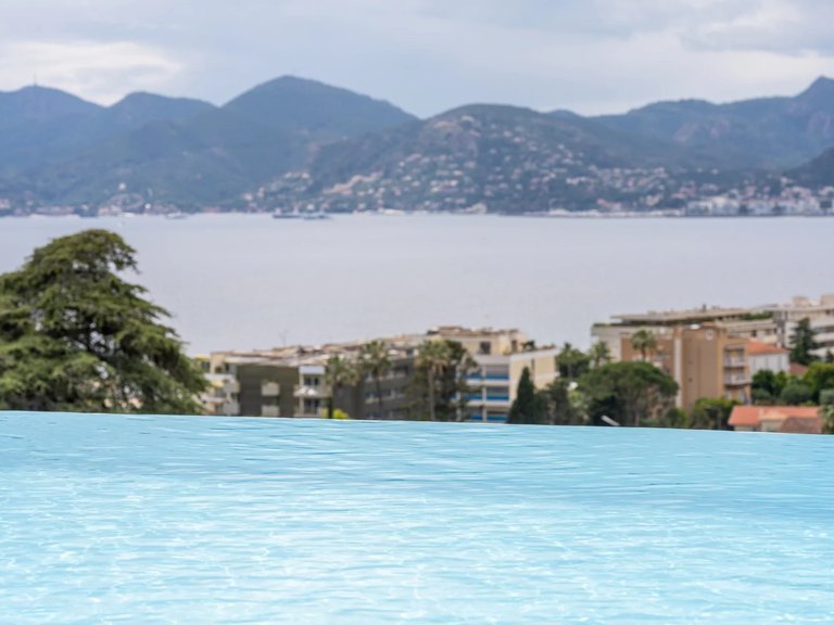 Villa for Sale in Cannes, Cannes Area 13
