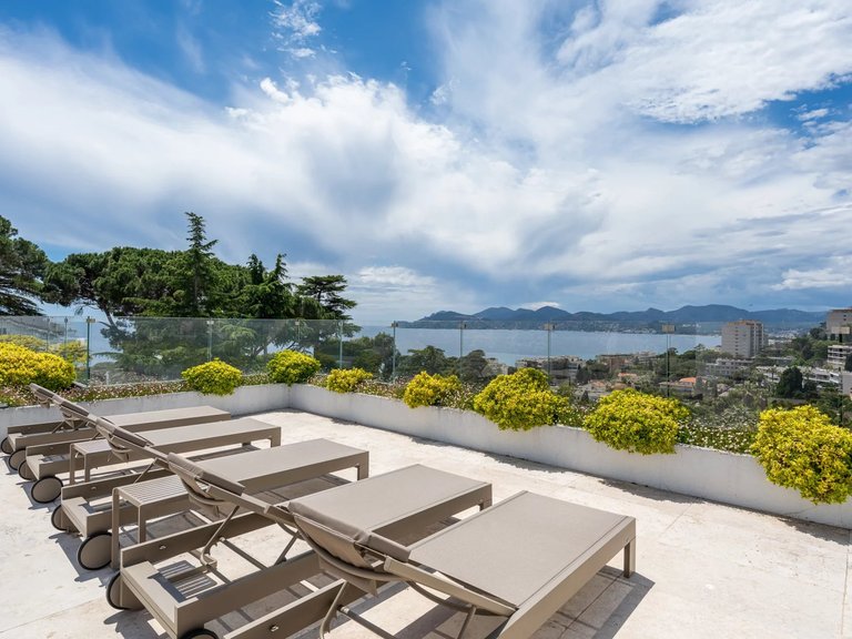 Villa for Sale in Cannes, Cannes Area 16