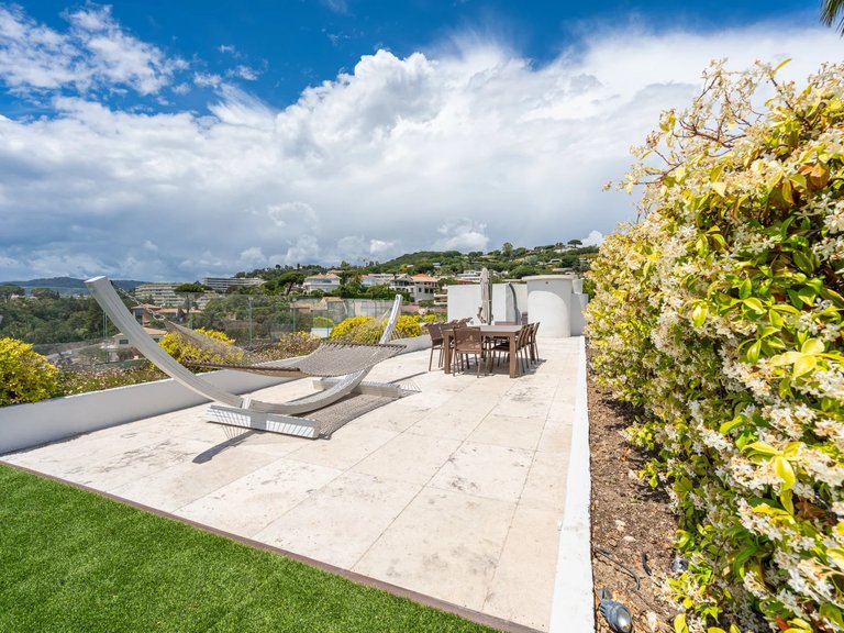 Villa for Sale in Cannes, Cannes Area 17