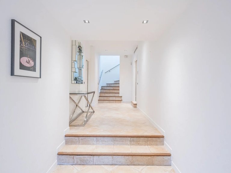 Villa for Sale in Cannes, Cannes Area 19