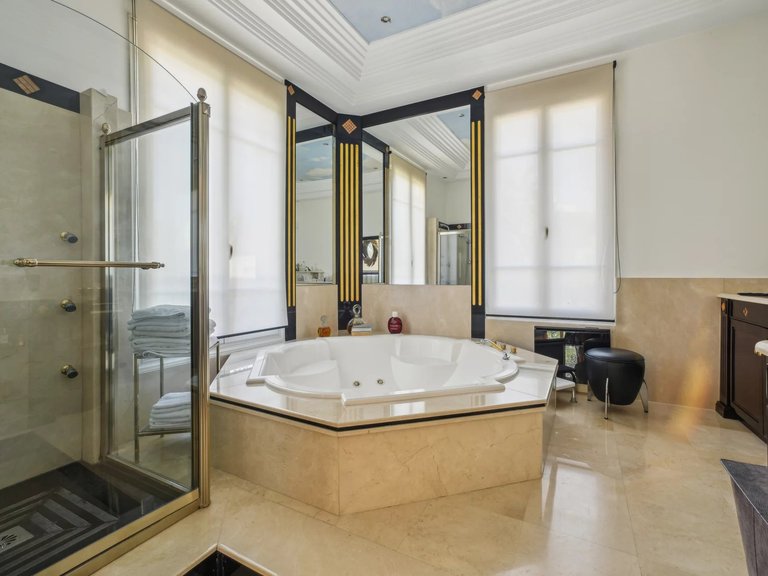 Villa for Sale in Cannes, Cannes Area 14