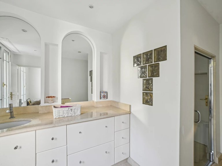 Villa for Sale in Cannes, Cannes Area 20