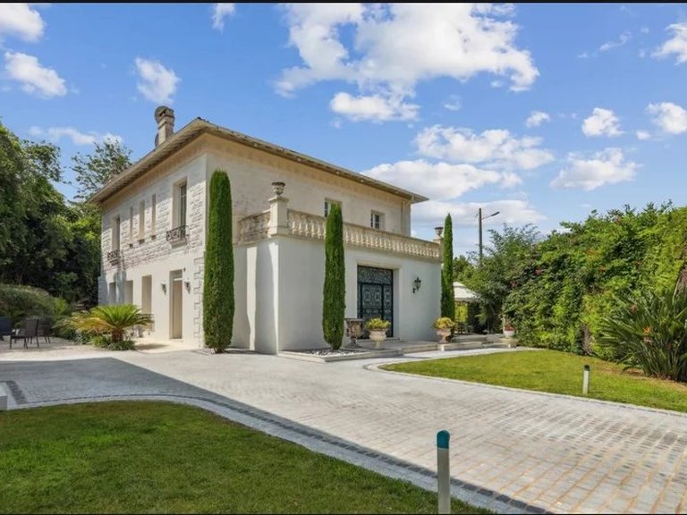 Villa for Sale in Cannes, Cannes Area 3