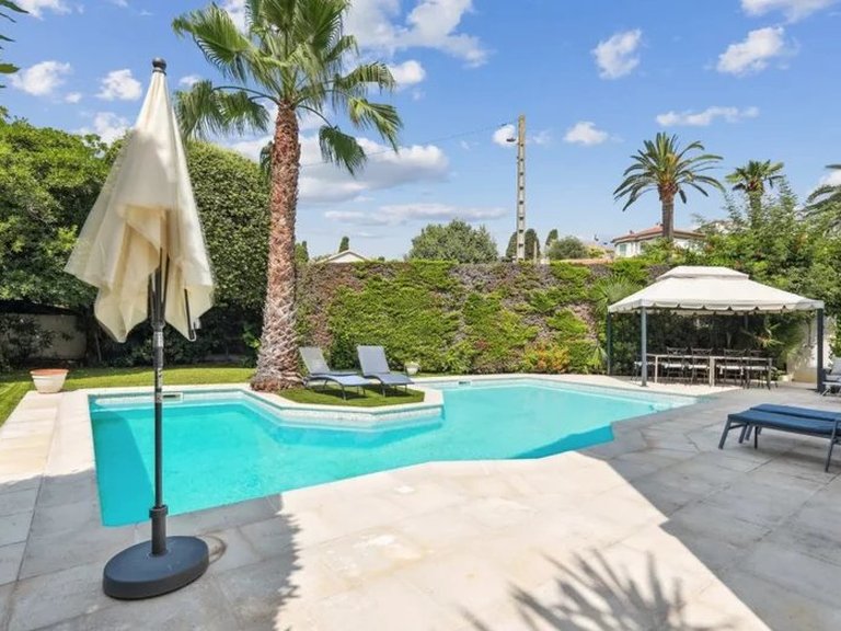 Villa for Sale in Cannes, Cannes Area 8