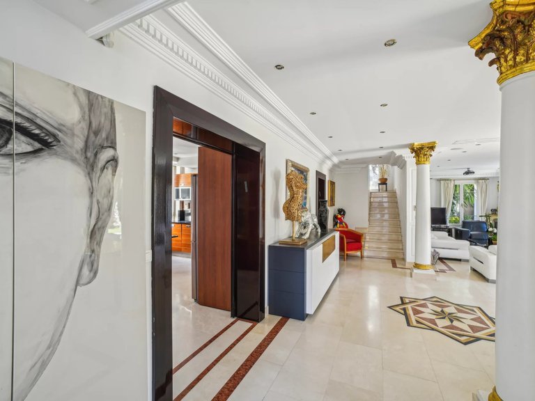 Villa for Sale in Cannes, Cannes Area 10