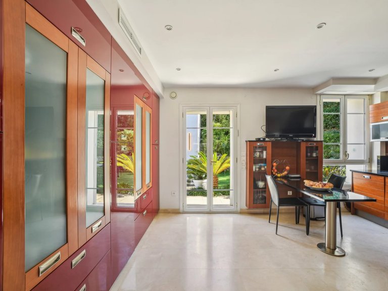 Villa for Sale in Cannes, Cannes Area 12