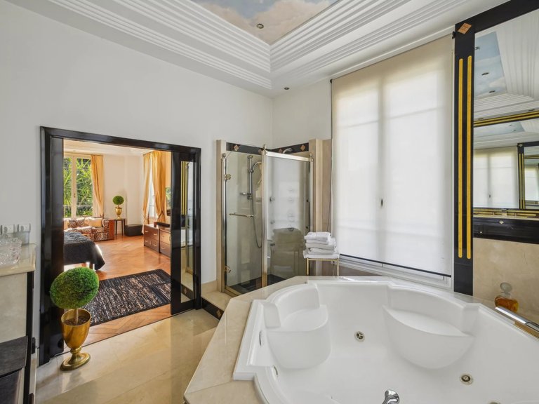 Villa for Sale in Cannes, Cannes Area 13
