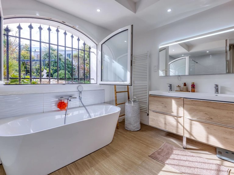 Villa for Sale in Valbonne, Mougins, Valbonne, Grasse Area 13