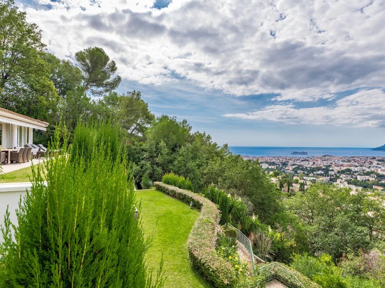 Villa for Sale in Cannes, Cannes Area 1