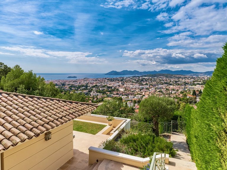 Villa for Sale in Cannes, Cannes Area 2