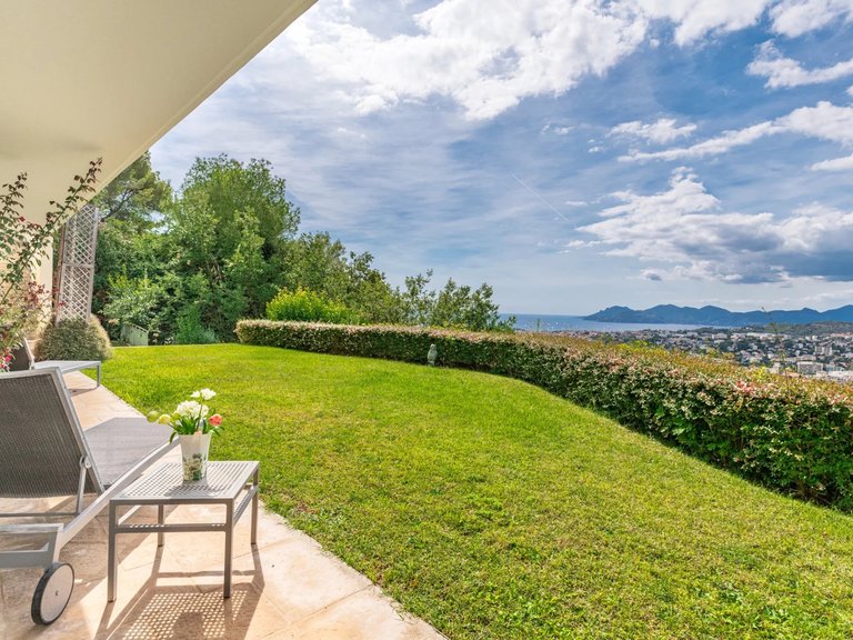 Villa for Sale in Cannes, Cannes Area 8