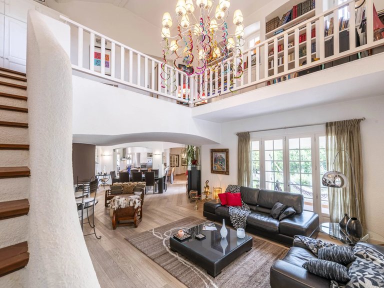 Villa for Sale in Vence, Vence, St. Paul Area 8