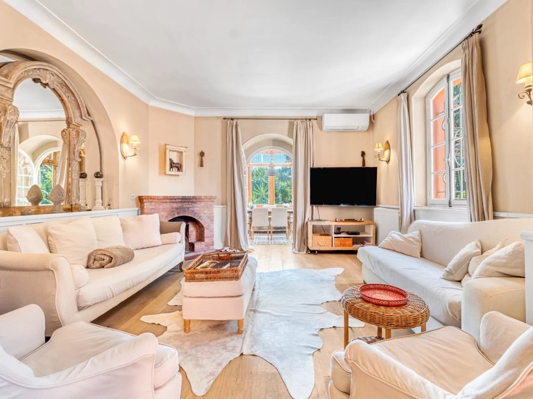Villa for Sale in Antibes, Antibes Area 2
