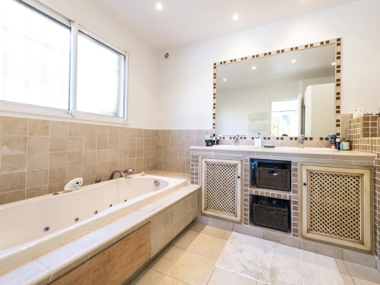 Villa for Sale in La Colle Sur Loup, Vence, St. Paul Area 11