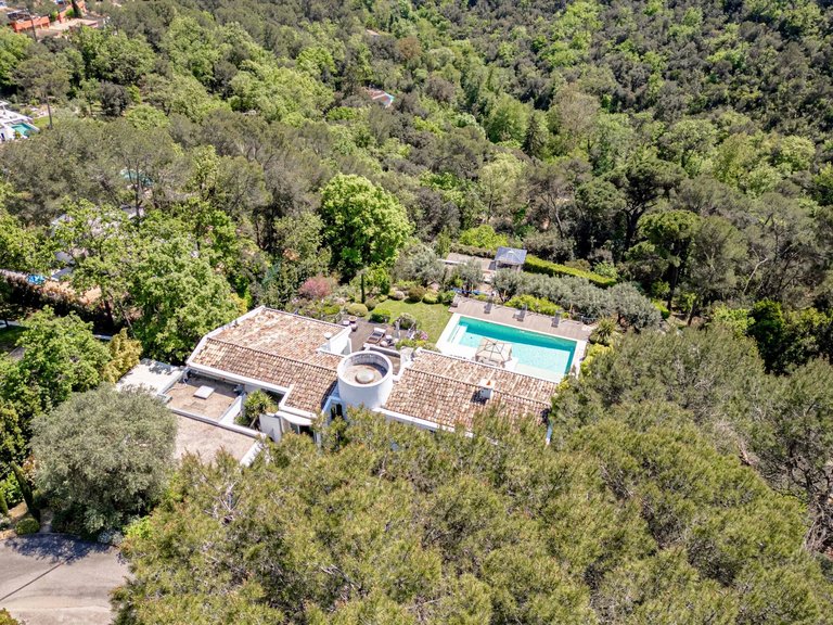 Villa for Sale in Valbonne, Mougins, Valbonne, Grasse Area 2