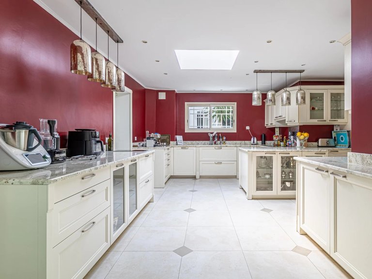 Villa for Sale in Valbonne, Mougins, Valbonne, Grasse Area 5